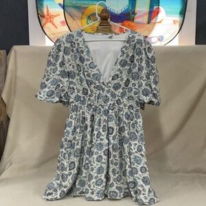 EUC Woman’s short sleeve Sincerely Jules lined v neck dress